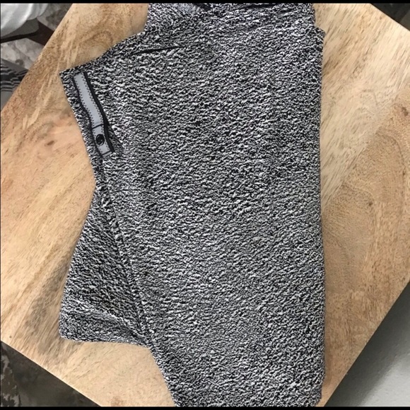 🍁Lululemon Vinyasa Black & White Jacquard Scarf🍂 - Picture 2 of 4